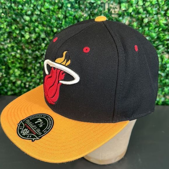 NWT Mitchell & Ness Black & Yellow Miami Heat Fitted Hat, Size 7 3/8! - Picture 2 of 8